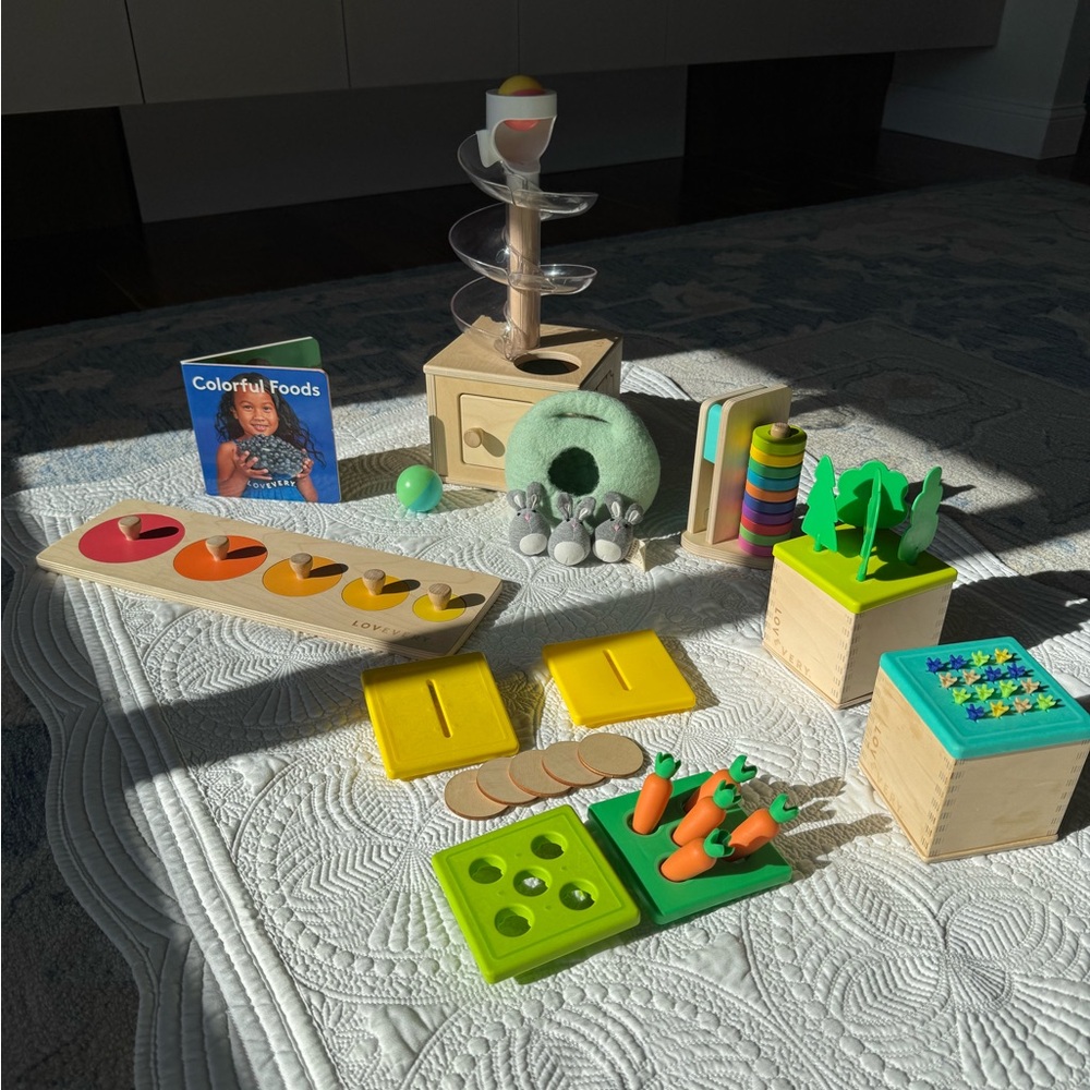 Lovevery The Babbler Play Kit Months 13, 14, 15 w extras